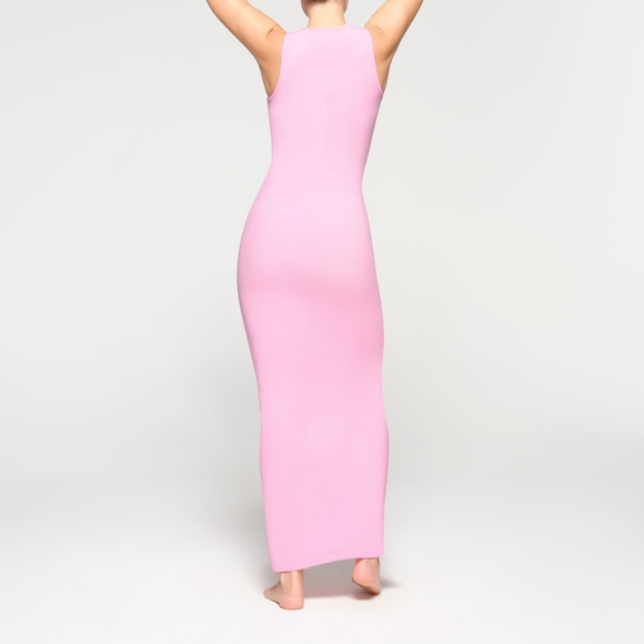 1. NWT SKIMS SOFT LOUNGE RIB SLEEVELESS DRESS IN COTTON CANDY - Picture 4 of 8